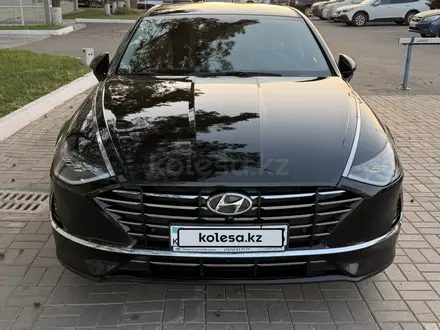 Hyundai Sonata 2023 года за 11 700 000 тг. в Караганда – фото 2