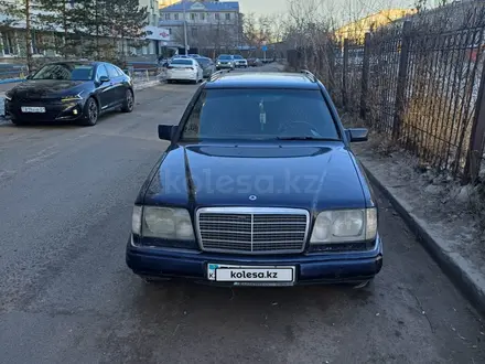 Mercedes-Benz E 220 1995 года за 2 600 000 тг. в Семей