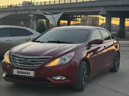 Hyundai Sonata 2013 года за 4 100 000 тг. в Атырау – фото 2