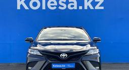 Toyota Camry 2020 года за 10 270 000 тг. в Алматы – фото 2