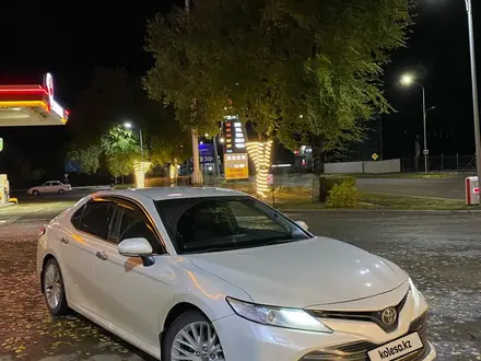 Toyota Camry 2019 года за 14 500 000 тг. в Уральск – фото 4