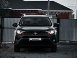 Toyota RAV4 2018 годаfor10 700 000 тг. в Атырау – фото 3