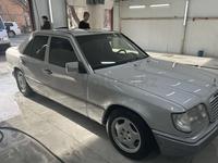 Mercedes-Benz E 220 1995 годаүшін1 900 000 тг. в Тараз