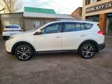 Toyota RAV4 2015 года за 12 100 000 тг. в Алматы – фото 2