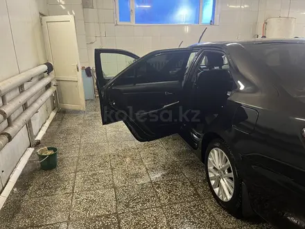 Toyota Camry 2015 года за 11 800 000 тг. в Астана – фото 2