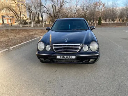 Mercedes-Benz E 320 2001 года за 3 700 000 тг. в Атырау – фото 2