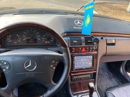 Mercedes-Benz E 320 2001 года за 3 700 000 тг. в Атырау – фото 5