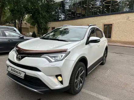 Toyota RAV4 2018 года за 17 500 000 тг. в Алматы – фото 18