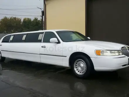 Lincoln Town Car 1999 года за 2 900 000 тг. в Астана