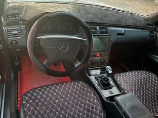 Mercedes-Benz E 230
