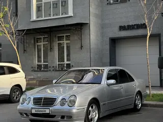 Mercedes-Benz E 320