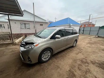 Toyota Sienna 2015 года за 9 500 000 тг. в Актобе