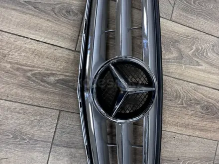 Решетка радиатора Mercedes Benz W204 за 45 000 тг. в Алматы