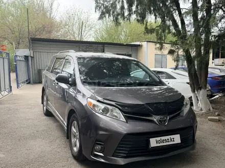 Toyota Sienna 2019 года за 16 500 000 тг. в Алматы