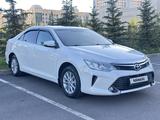 Toyota Camry 2017 года за 9 700 000 тг. в Астана – фото 2