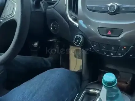 Chevrolet Cruze 2016 года за 4 000 000 тг. в Уральск – фото 2