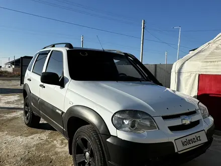 Chevrolet Niva 2013 года за 2 500 000 тг. в Атырау – фото 2