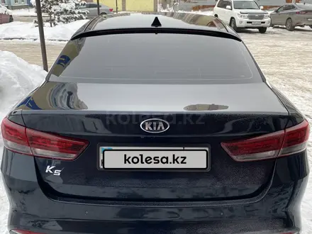 Kia K5 2019 года за 9 500 000 тг. в Алматы – фото 3