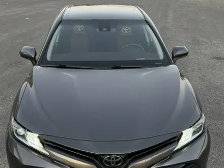 Toyota Camry 2018 года за 11 800 000 тг. в Шымкент – фото 7