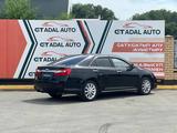 Toyota Camry 2014 года за 10 000 000 тг. в Актобе – фото 2