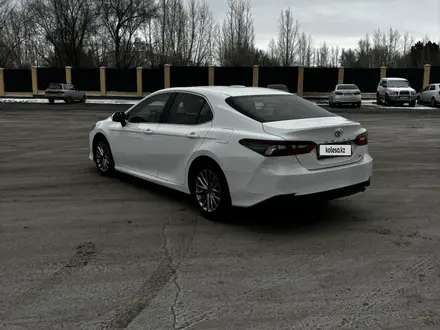 Toyota Camry 2022 года за 13 580 000 тг. в Костанай – фото 11