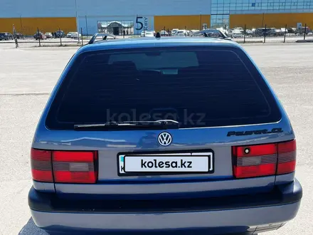 Volkswagen Passat 1995 года за 2 500 000 тг. в Астана – фото 2