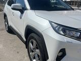 Toyota RAV4 2020 года за 14 900 000 тг. в Актау – фото 4