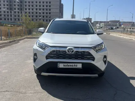 Toyota RAV4 2020 года за 14 900 000 тг. в Актау – фото 3