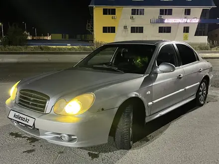 Hyundai Sonata 2004 года за 1 750 000 тг. в Атырау – фото 2