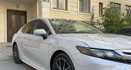 Toyota Camry 2022 года за 14 500 000 тг. в Актау – фото 4