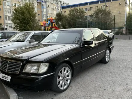 Mercedes-Benz S 320 1995 года за 1 800 000 тг. в Атырау – фото 2