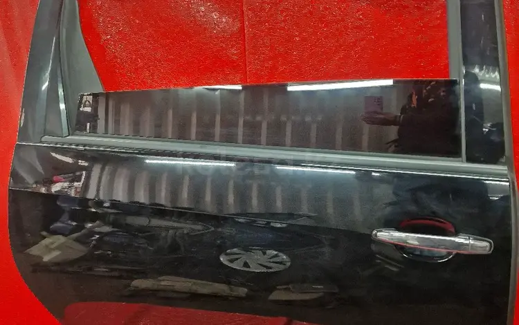 Дверь боковая задняя правая Toyota Estima за 1 200 тг. в Алматы