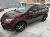 Toyota RAV4 2018 года за 12 900 000 тг. в Караганда