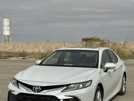 Toyota Camry 2022 года за 16 000 000 тг. в Актау – фото 2