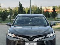 Toyota Camry 2018 годаfor8 700 000 тг. в Уральск