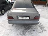 Mercedes-Benz E 220 1994 года за 2 200 000 тг. в Петропавловск – фото 3