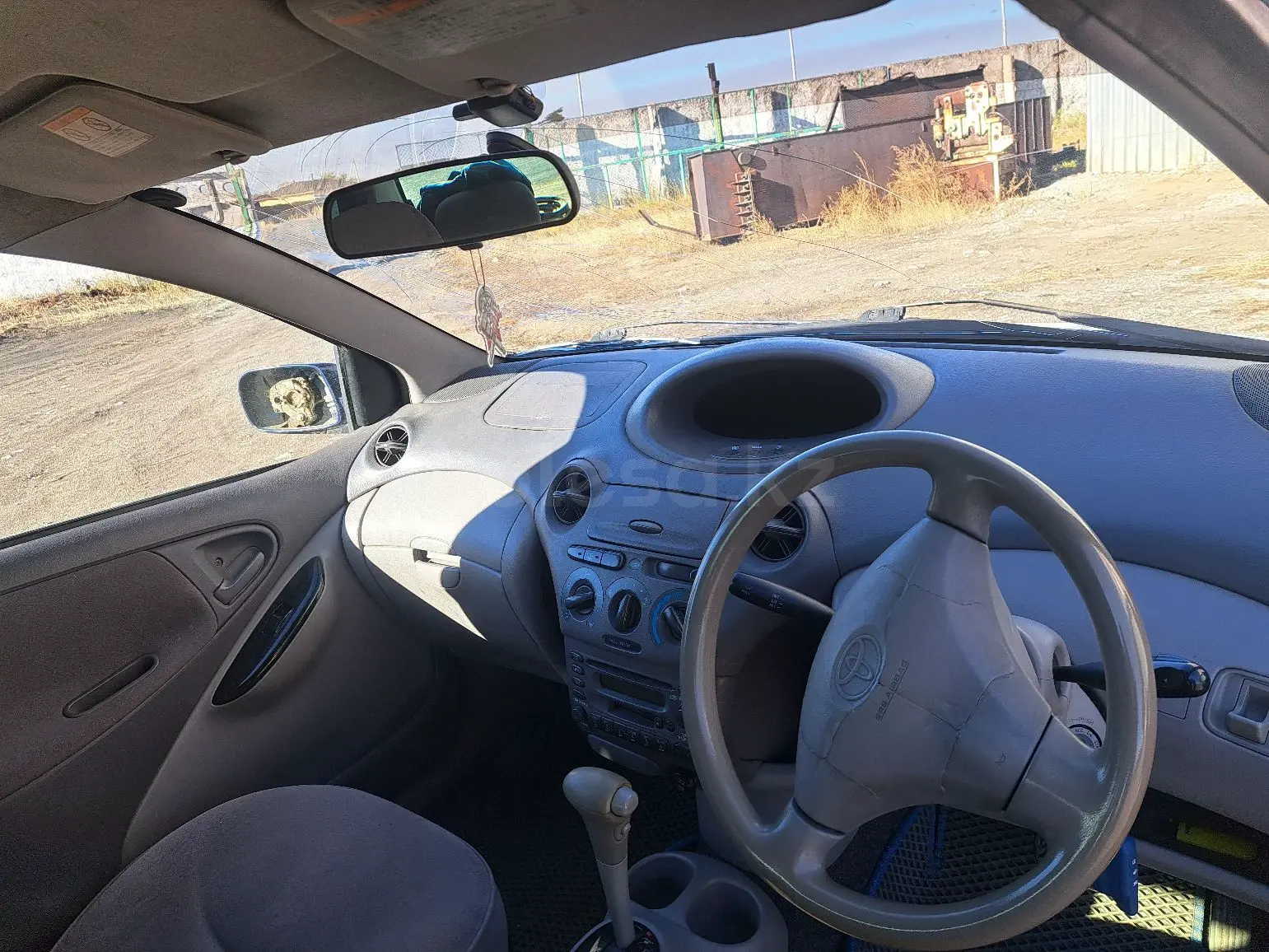 Toyota Platz, 2001