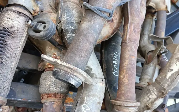 Приемная труба глушитель Ниссан за 15 000 тг. в Астана