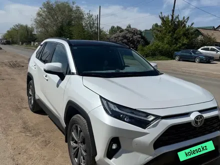 Toyota RAV4 2023 года за 14 350 000 тг. в Уральск