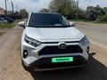 Toyota RAV4 2023 года за 14 350 000 тг. в Уральск – фото 2