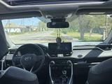 Toyota RAV4 2023 года за 14 350 000 тг. в Уральск – фото 5