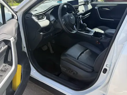Toyota RAV4 2023 года за 14 350 000 тг. в Уральск – фото 7