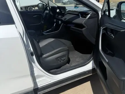 Toyota RAV4 2023 года за 14 350 000 тг. в Уральск – фото 8