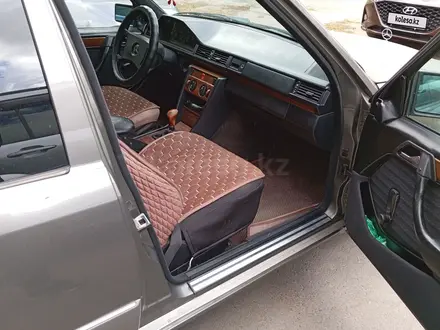 Mercedes-Benz E 200 1992 года за 1 250 000 тг. в Аксу – фото 15