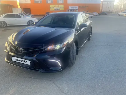 Toyota Camry 2022 года за 11 700 000 тг. в Семей – фото 6