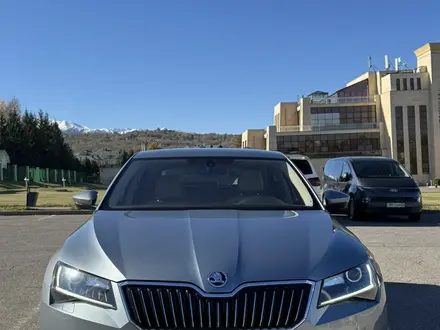 Skoda Superb 2019 года за 14 000 000 тг. в Алматы – фото 2