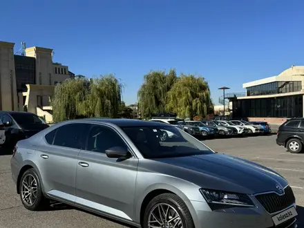 Skoda Superb 2019 года за 14 000 000 тг. в Алматы – фото 5