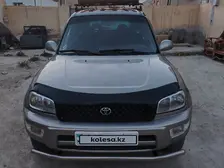 Toyota RAV4, 1998