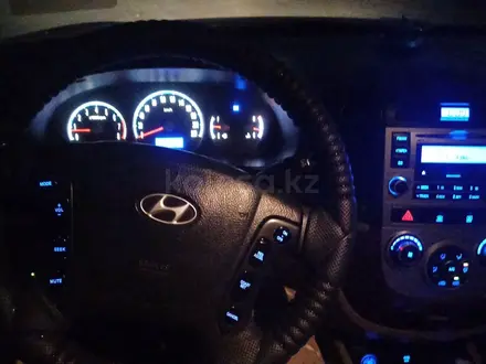 Hyundai Santa Fe 2006 года за 5 000 000 тг. в Уральск – фото 3