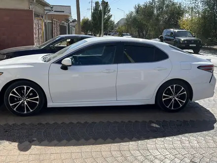 Toyota Camry 2019 года за 8 800 000 тг. в Кызылорда – фото 2